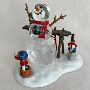 Dept 56 Kringle Street Snowman North Pole Series 56833 Limited 2002 w/box